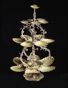 Centre de table embossé avec plats en forme de coquille par D.T. Moye, Hambourg, 1633-44 - German School