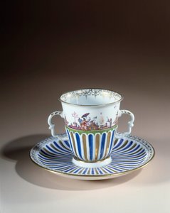 Art allemand : Tasse avec trembleuse décorée en porcelaine de Meissen - German School