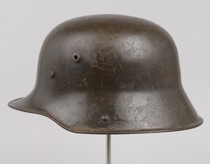 Casque en acier allemand ou Stahlhelm, vers 1916