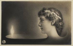 Fille avec une flamme