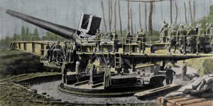 Souvent confondu avec le canon de la Grosse Bertha, le canon de Paris (Wilhelmgescutae) est le plus mystérieux des canons allemands de la Première Guerre mondiale. Calibre 210 mm; longueur de vol 36 m; portée 126 km; poids total 750 T; poids du projectile 