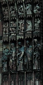 Détail sculptural du côté droit du portail central, façade ouest, commencée en 1277 - German School