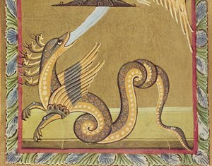 Le dragon à sept têtes tente de nuire à la femme en crachant un torrent d