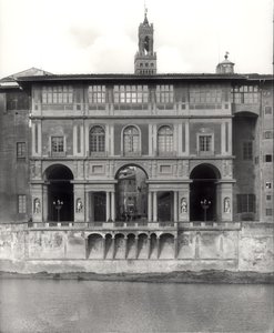 Façade de la Galerie des Offices sur le Lungarno Torrigiani - Giorgio Vasari