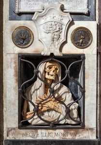 La mort en prison, du tombeau de Gisleni (sculpture en marbre polychrome)