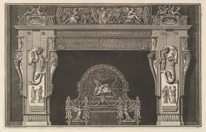 Cheminée: Frise de trophées et Victoires ailées sur le linteau, avec des cornes d