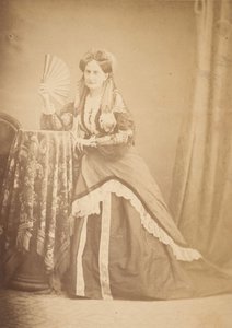 [La Comtesse à table tenant un éventail]