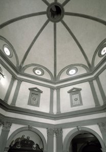 Vue de la sacristie octogonale construite sur un projet de Giuliano da Sangallo (1445-1516)