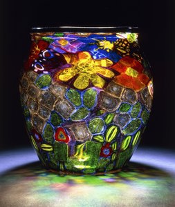 Un vase en verre murrhin, avec quatre papillons, fleurs et feuilles, c.1918 - Giuseppe Barovier