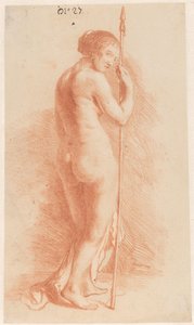 Femme debout avec une lance