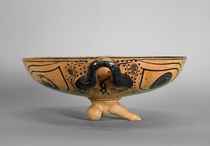 Coupe à figures noires attiques décorée d
