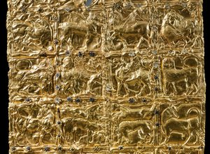 Feuille avec décoration en relief de Delphes (or) (détail)