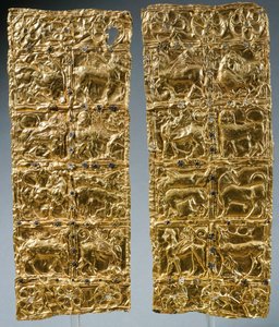Feuille avec décoration en relief de Delphes