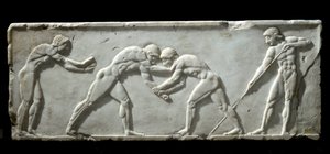 Art grec : base de kouros représentant des lutteurs pendant un combat. Bas-relief en marbre, 510-500 av. J.-C. - Athènes, musée archéologique