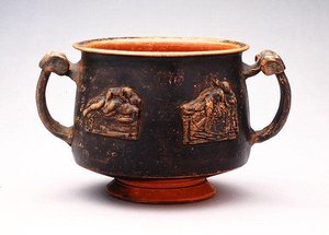 Kantharos avec relief, trouvé à Pergame, c.100 av. J.-C. - Greek