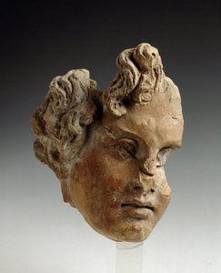 Grande Grèce : Fragment de tête ; de Monte Antenne (Rome) ; Ve-IVe siècle av. J.-C. Rome, Musée de la Villa Giulia