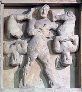 Magna Graecia : métope avec Héraclès et les Cercopes, relief en pierre, 575-550 av. J.-C.