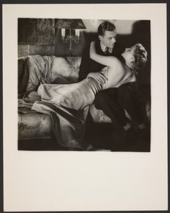 [Homme et femme s