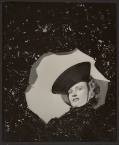 [Femme portant un chapeau] - Günther Krampf