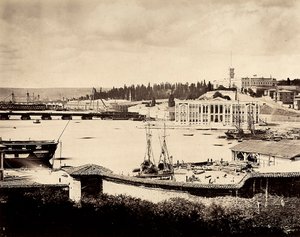 Le port de Constantinople avec le chantier naval, en Turquie