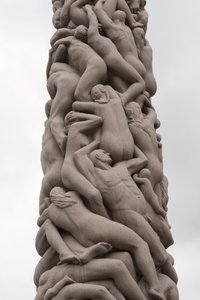 Monolithe des gens, sculpture au parc Frogner, Oslo, Norvège