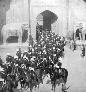 Une procession passant par la porte de Delhi, Lahore, Pakistan, 1913