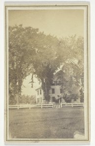 La maison de Miss Brown et la curieuse croix d