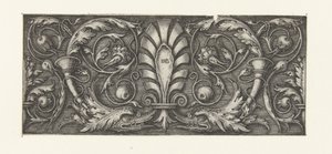 Frise avec une palmette entre des feuillages