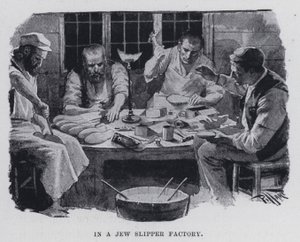 Dans une usine de pantoufles juives