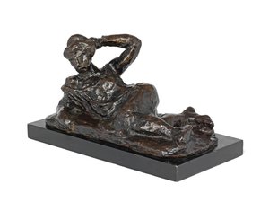 Nu couché en chemise, conçu en 1906, fondu en 1951 (bronze à patine brune) - Henri Matisse