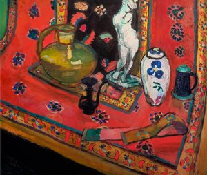 Statuette et vases sur un tapis oriental