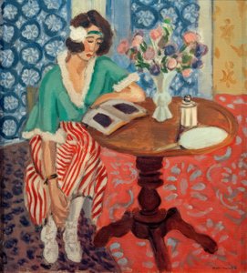 Femme lisant à une table (en robe rayée verte et rouge) - Henri Matisse