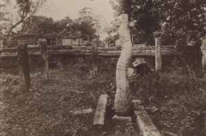 Villes en ruines de Ceylan : colonne arrondie curieuse et ruines