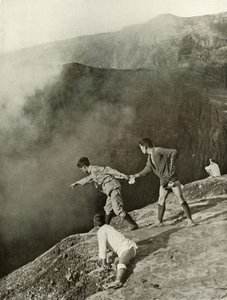Au bord des cratères, Aso-San, 1910