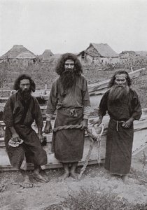 Happukonno, le chasseur (au centre), et deux pêcheurs Ainu - Herbert Ponting