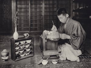 Japon dans les années 1920 : Peinture de porcelaine - Herbert Ponting