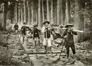 Dames japonaises se rendant aux sanctuaires, Nikko, 1910 - Herbert Ponting