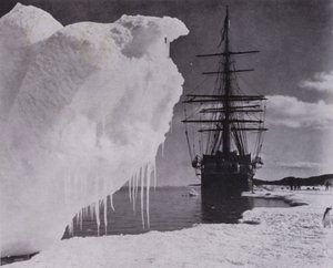 Le débarquement au pied de glace près du Cap Evans