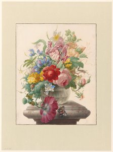 Fleurs dans un vase en verre avec un papillon