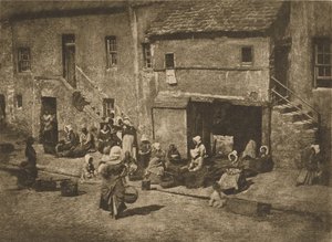 [Femmes et enfants appâtant les lignes, Fishergate, St Andrews]