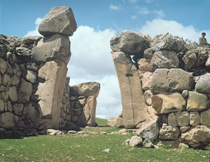 La porte du roi depuis les murs de Hattusas