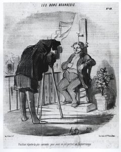 Les Bons Bourgeois - La position la plus commode pour avoir un joli portrait au daguerréotype, caricature de Daumier - dans « Charivari » du 24/07/1847.