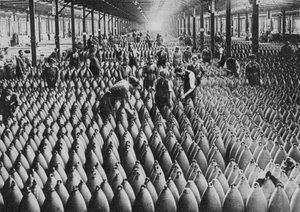 Une usine de munitions, Première Guerre mondiale, 1917-1938