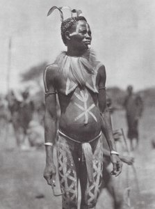 Afrique : Femme Nuba avec ornement festif - Hugo Adolf Bernatzik