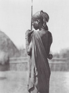 Afrique : Nuer en tenue Shilluk - Hugo Adolf Bernatzik