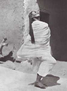 Afrique : Danseuse soudanaise, Omdurman - Hugo Adolf Bernatzik
