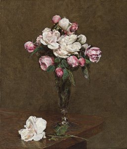 Roses roses et blanches dans une flûte à champagne