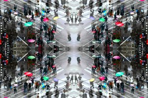 Parapluies colorés – Symétrie urbaine - Igor Shrayer