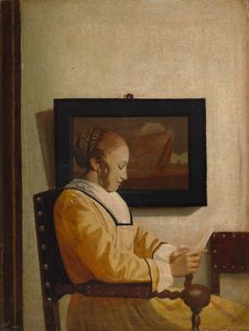 Une jeune femme lisant