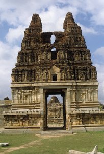 Tour de la porte est du Temple de Vittala